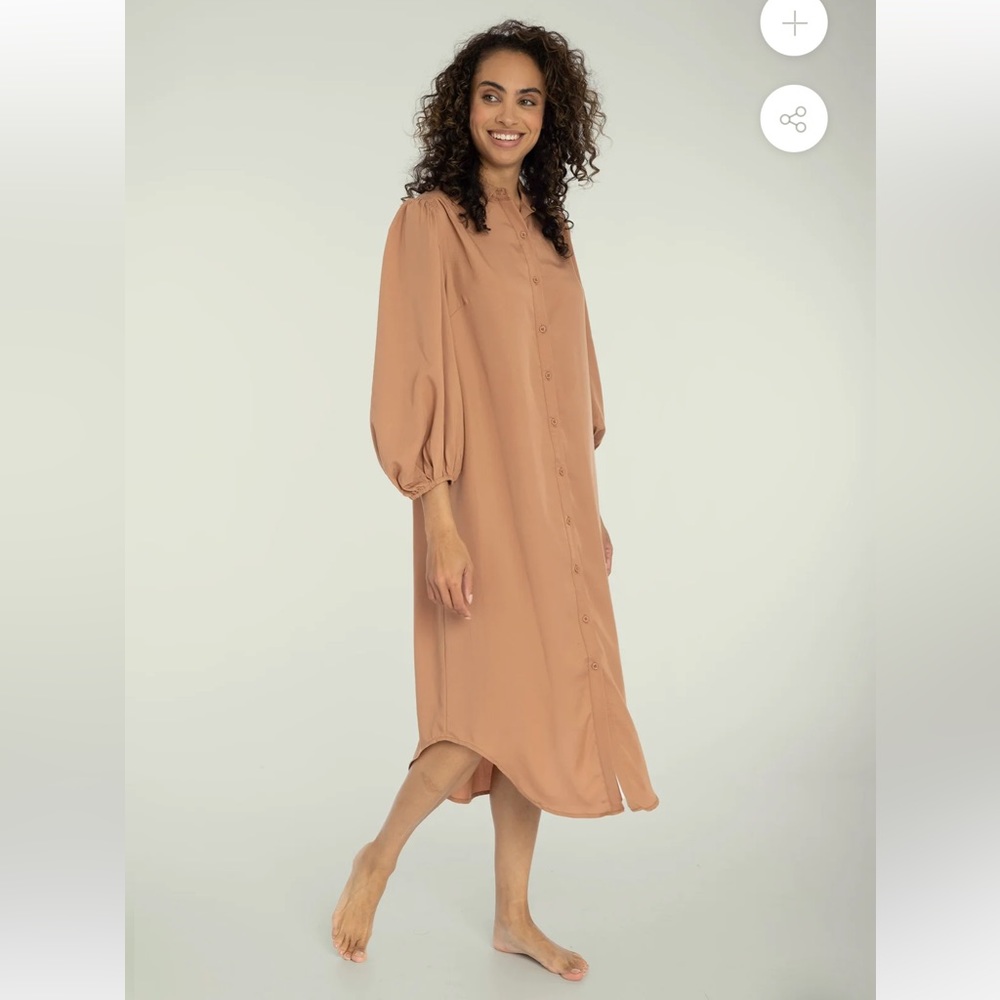Mauve bubble sleeve button down dress.